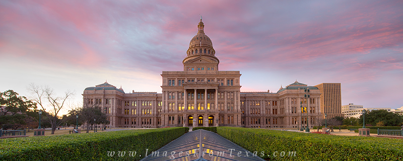The skies over the capitol city of Texas lit up on this morning. Before me, looking south, was the Texas state capitol as seen...