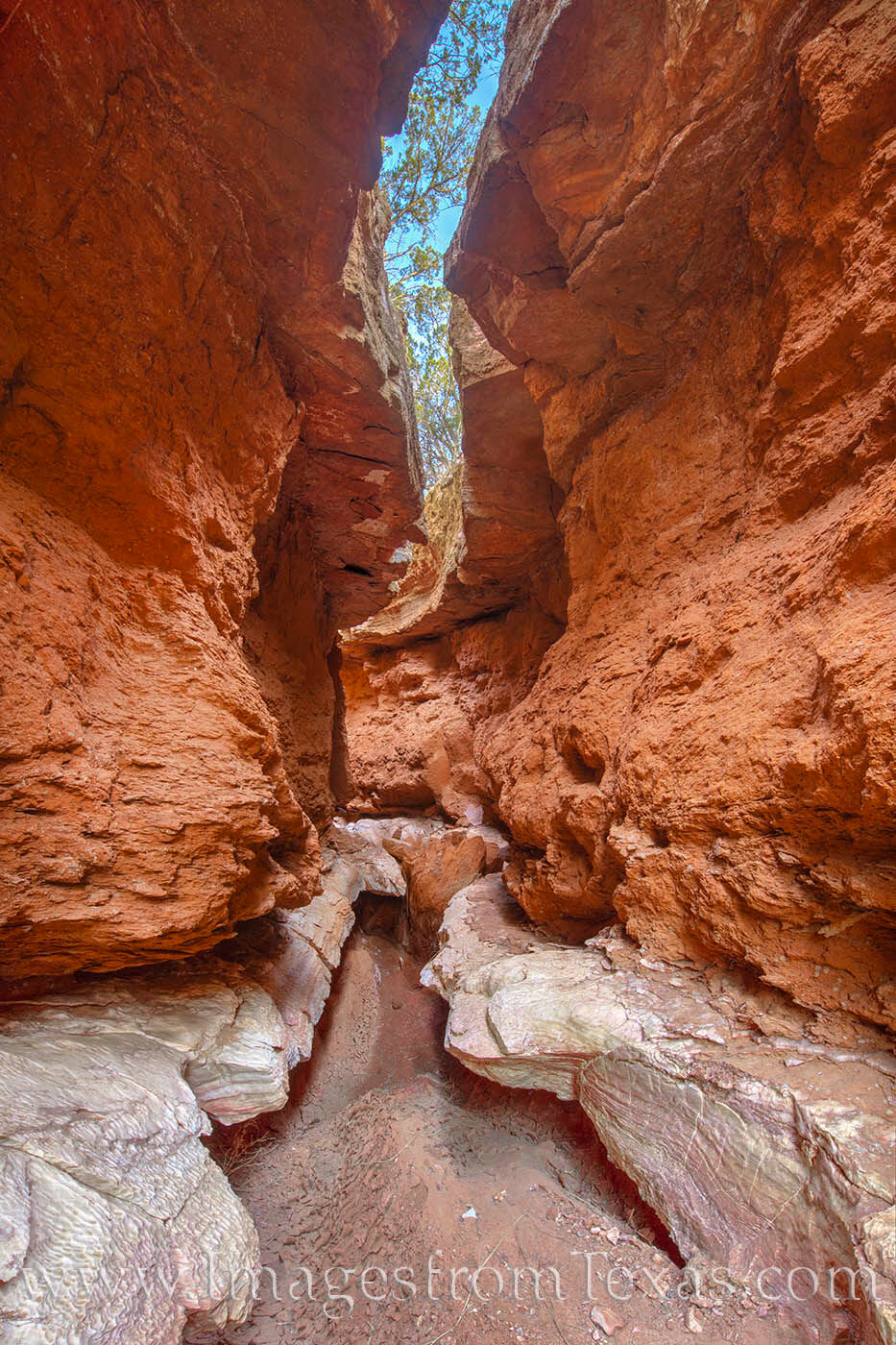 Tunnel Slot Canyon is a beautiful canyon made of quartermaster sandstone and gypsum.